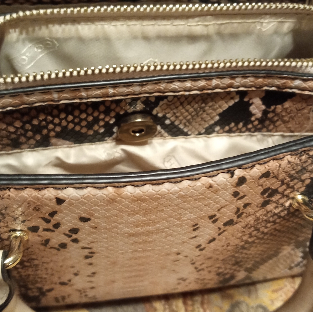 Coach Handbag - Picture 4 of 8